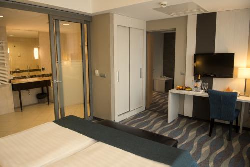 4* Hotel Azúr Siófok, szép szabad hotelszoba a Balatonnál akciós áron