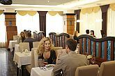 Hévízi hotelek és szállodák legjobbjai között a Naturmed Hotel Carbona - romantikus étterem Hévízen a Hotel Carbonában