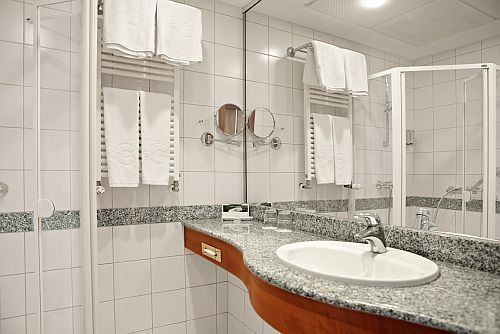 Hévíz Hotel Carbona - fürdőszoba - Hévíz Naturmed Carbona, Hévízi szállodák 