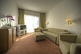 Szabad kétágyas igényes szoba a Két Korona Hotelben Balatonszárszón - szabad szobák a Balatonon