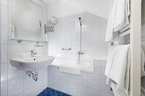 Szép fürdőszoba Inárcson a Bodrogi Kúria wellness hotelben