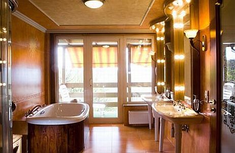 Hotel Silvanus Visegrád 4* lakosztályának fürdőszobája